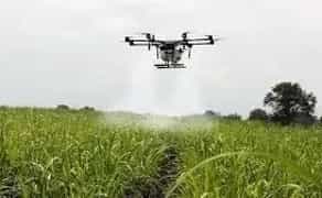 Дрон - обприскувач для обробки землі