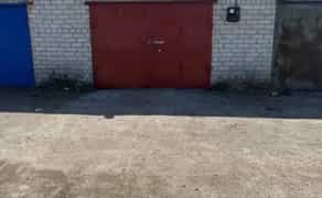 Надійний цегляний гараж, зручний заїзд