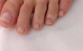 Манікюр, Педикюр та Ламінування Вій: Професійний Догляд за Вашою Красою в Одному Місці!