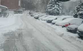 Прибирання снігу: дахи та двори