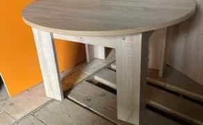 Столи та столикі