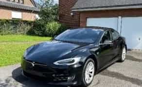 Авто преміум класу Tesla Model S