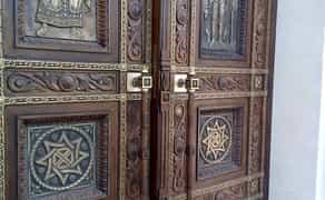 Виготовлення церковних дверей з дерева та бронзи литво