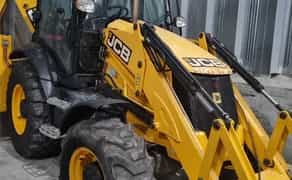 Ескаватор , трактор JCB