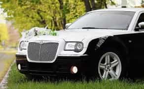 125 Авто на весілля Chrysler 300C черно-білий