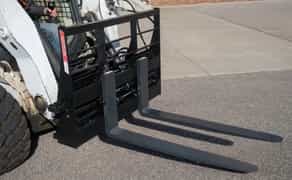 Палетні вила для міні-навантажувача (1000 кг)