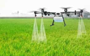 Дрон - обприскувач для обробки землі