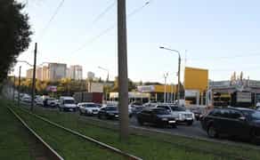 Парковка з охороною та освітленням для мікроавтобусів