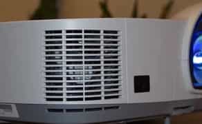 Короткофокусні проектори, є різні варіанти