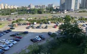 Паркомісце проспект Бажана 36.