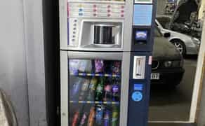 Комбінований вендінговий автомат Saeco