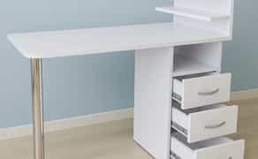 Виготовлення манікюрних столів — різні моделі та кольори