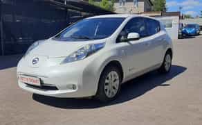 Авто Nissan під таксі