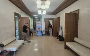 Прибирання офісів, магазинів, миття вікон, хімчистка меблів