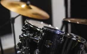 Ударна установка для гри на барабанах