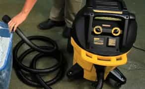 Професійний будівельний пилосос DeWALT.