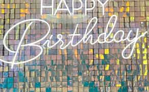 Паєтки та фотозони на свято