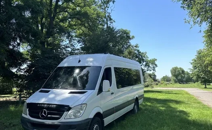 Пасажирські перевезення: бус для індивідуальних та групових поїздок. Пасажирські перевезення: бус для індивідуальних та групових поїздок.