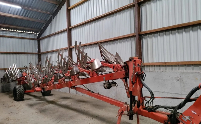 Плуг Оборотній KUHN MANAGER, LEMKEN разом із ТРАКТОРОМ колісним John Deere 8370R Плуг Оборотній KUHN MANAGER, LEMKEN разом із ТРАКТОРОМ колісним John Deere 8370R