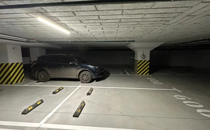 Місця в паркінгу, зручний заїзд