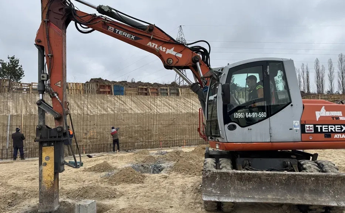 Послуги Екскаватора -гідромолота Atlas-Terex.Копаємо котлоани, септики