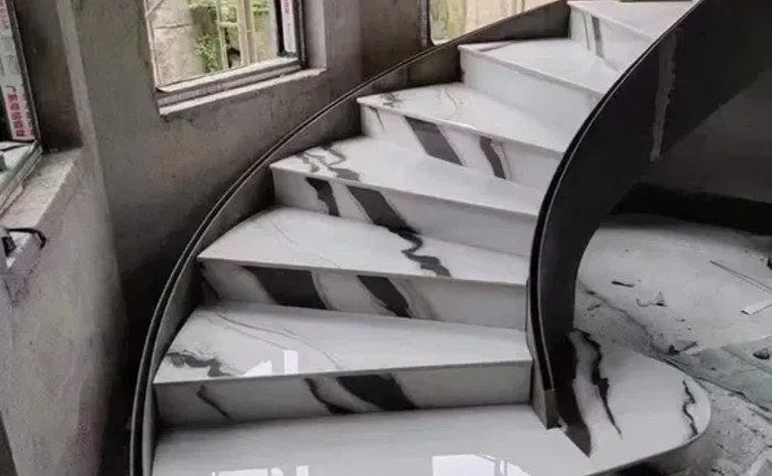 Сходи з граніту та кварциту на замовлення