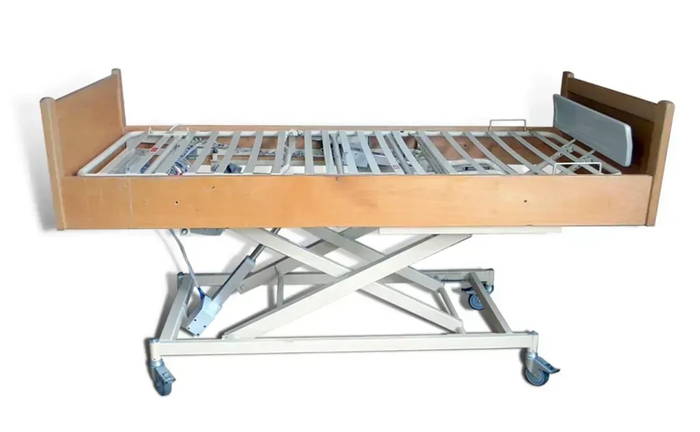 Ліжко медичне функціональне з електроприводом