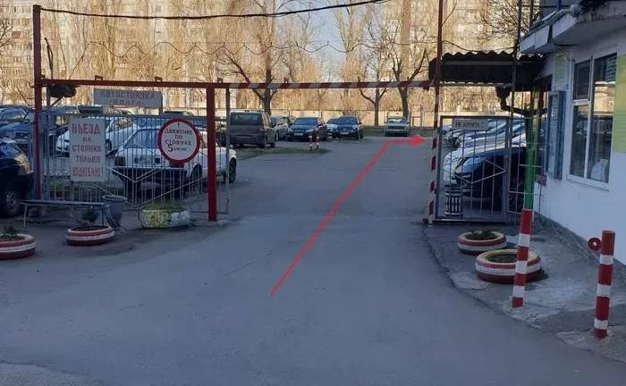 Паркомісце на охоронюваній автостоянці