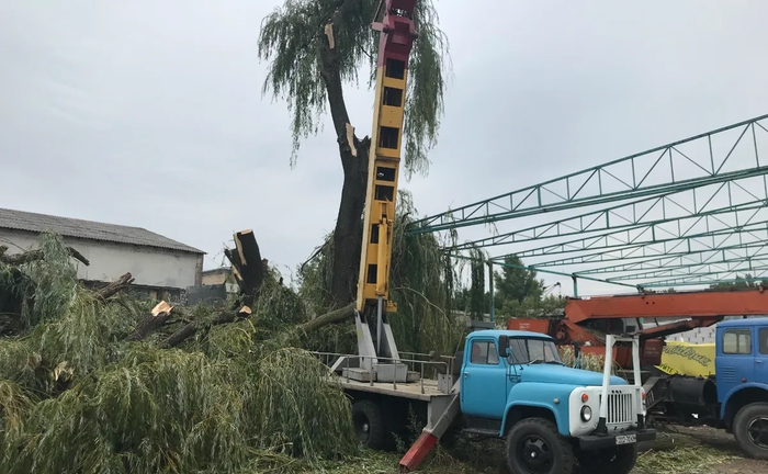 Автовишка ліктьова. Виконання робіт автовишкою АГП-18 від власника. Автовишка ліктьова. Виконання робіт автовишкою АГП-18 від власника.