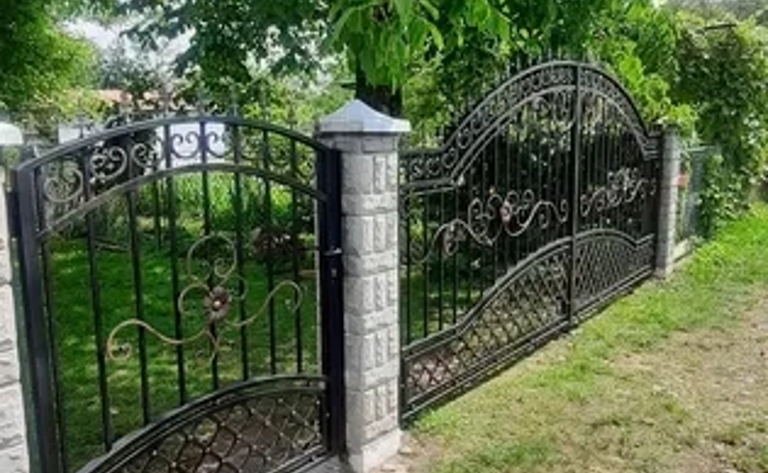Ковані вироби/ Ковка/ Ковані брами/ Відкатні ворота/ Сходи/ Перила Ковані вироби/ Ковка/ Ковані брами/ Відкатні ворота/ Сходи/ Перила
