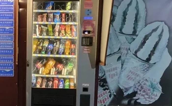 Вендінговий автомат для снеків і напоїв Jofemar