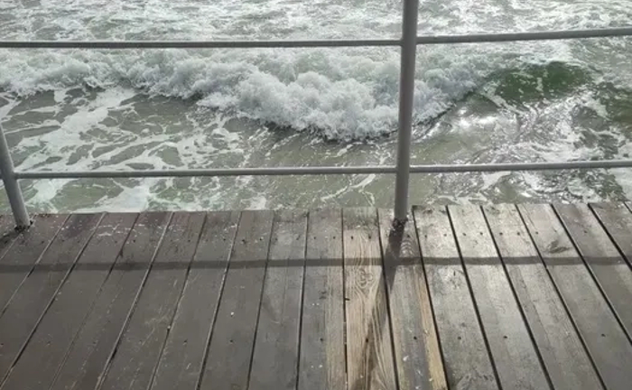 Шліфування терас, реставрація тераси, лакування, фарбування.