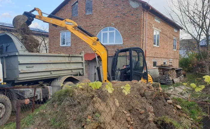 Послуги екскаватора 5.5 тонн Гусеничний Послуги екскаватора 5.5 тонн Гусеничний