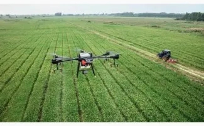 Обприскування агродронами , обробка землі Обприскування агродронами , обробка землі