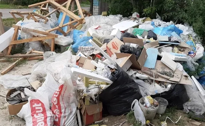 Вивіз сміття на звалище. Вивіз сміття на звалище.