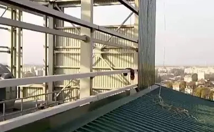 Покрівельні роботи на елеваторі від 300 ₴/кв.м Покрівельні роботи на елеваторі від 300 ₴/кв.м