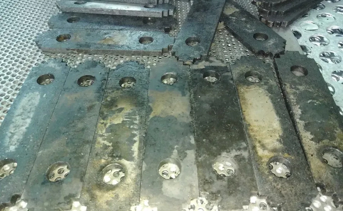 Виготовляємо молотки,ножі,бічі дробаркам, решета труба сепарації Виготовляємо молотки,ножі,бічі дробаркам, решета труба сепарації