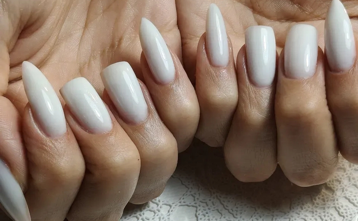 Професійний манікюр з використанням якісних матеріалів - Івано Франківськ.