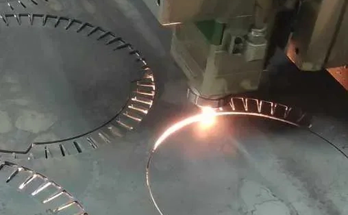 Послуги лазерної різки металу. Різи залишаються чистими без дефектів.