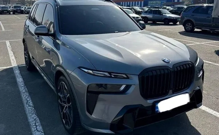 265 BMW X7 40D 2024 сірий позашляховик з водієм на весілля 265 BMW X7 40D 2024 сірий позашляховик з водієм на весілля