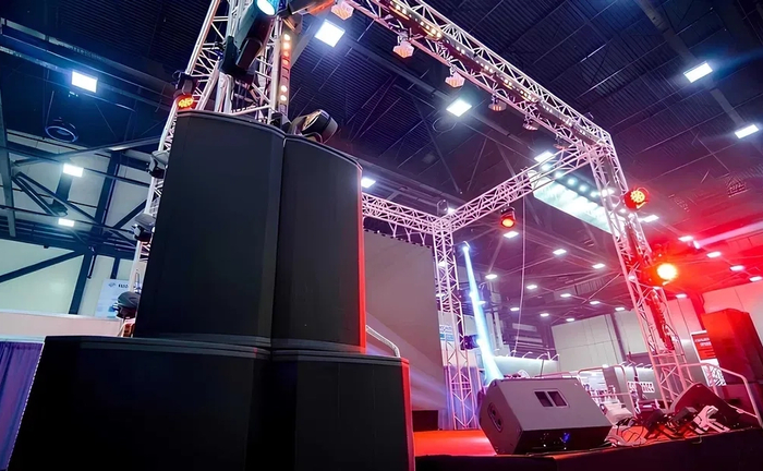 Звукове та світлове обладнання