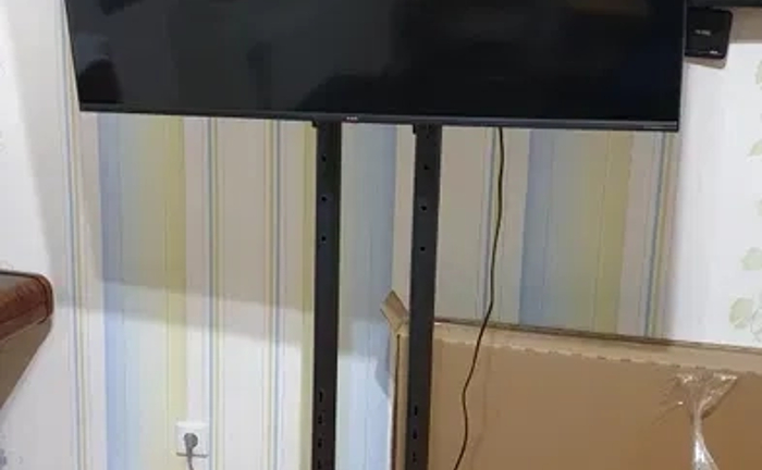 Презентаційна стійка для плазм ЖК/ТВ для для виставок, показів та заходів