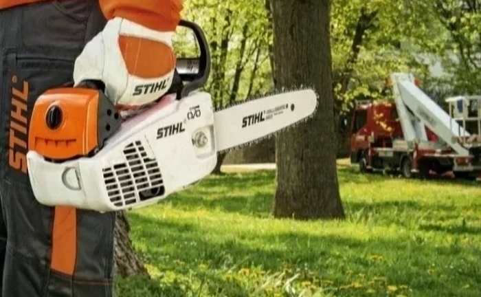 Терміновий спил аварійних дерев любої складності.Пилка,рубка дров Терміновий спил аварійних дерев любої складності.Пилка,рубка дров