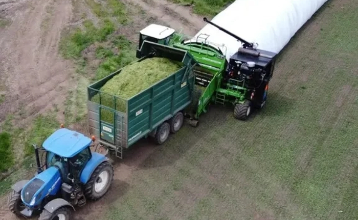 Прес-підбірник: щільні та рівні тюки Прес-підбірник: щільні та рівні тюки