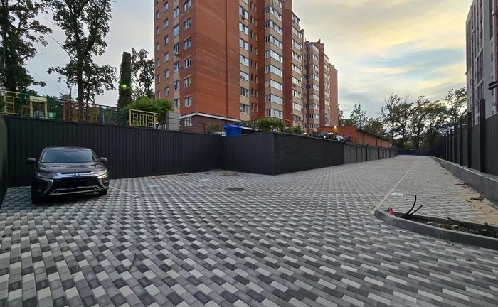 Паркомісце на закритій території – 24/7 доступ