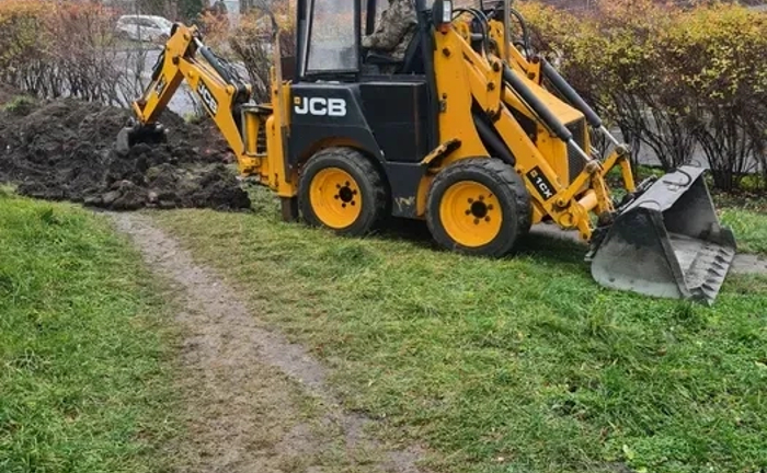 Послуги міні екскаватора , навантажувача Послуги міні екскаватора , навантажувача