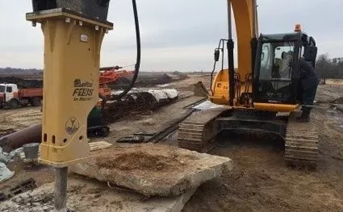 Важкий гідромолот , на базі JSB 220(22 т) Важкий гідромолот , на базі JSB 220(22 т)