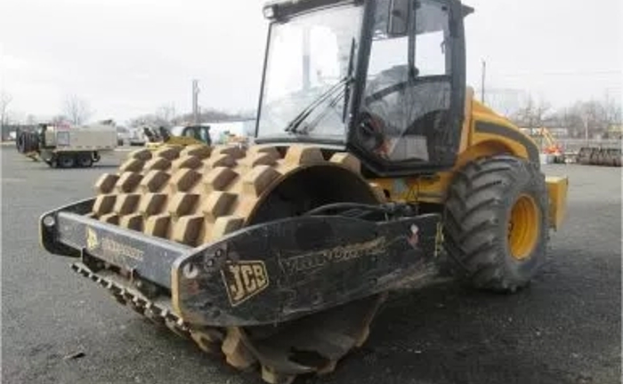 Потужний вібраційний каток JCB VM132PD Потужний вібраційний каток JCB VM132PD