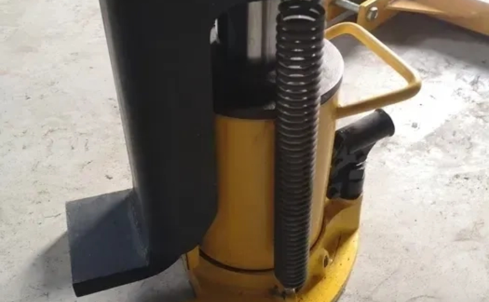 Низькопідхватний домкрат 30 т.