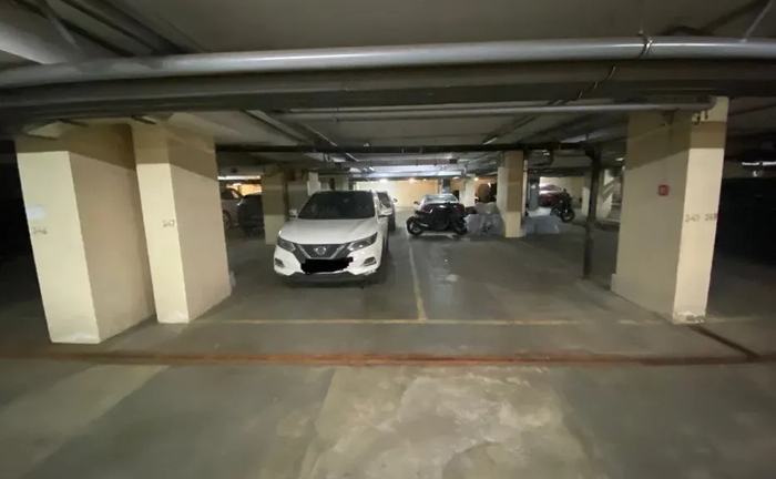 Паркомісце в підземному паркінгу
